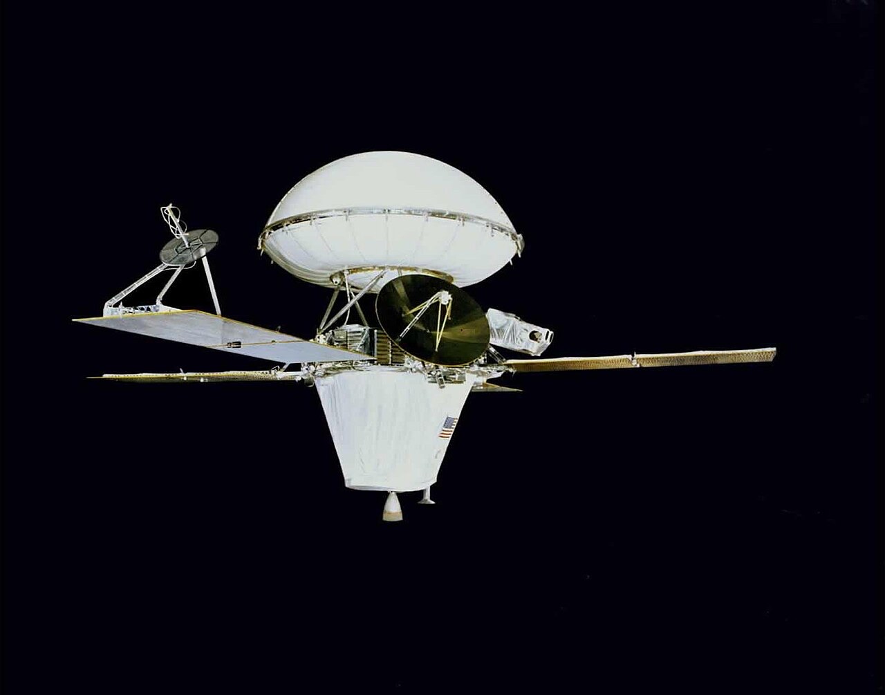 La sonda Viking, con su antena de alta ganancia y el brazo de muestreo